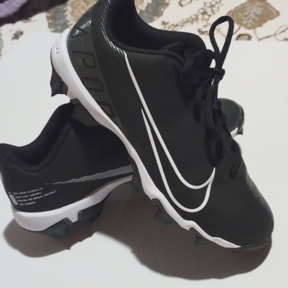 Nike Youth Soccer Cleats - Picture 1 of 11